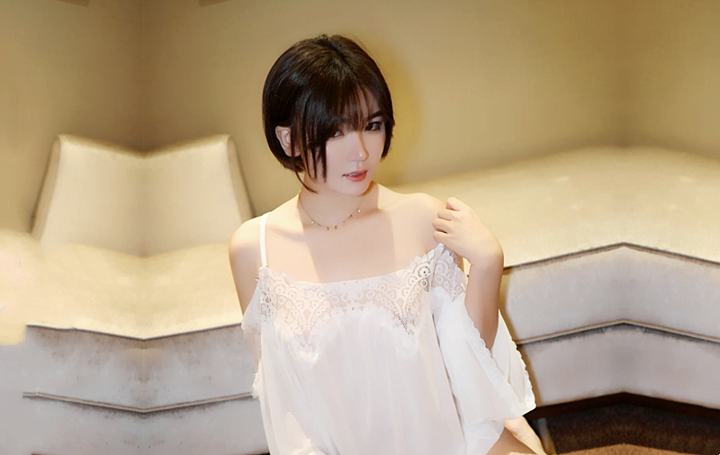 外围美女白嫩美乳后入把膝盖都磨破了